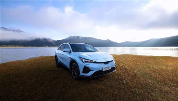 至慧策略 极狐新阿尔法T5与深蓝S05：充电速度的较量